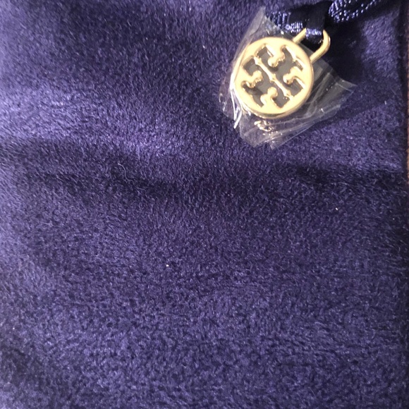 BRAND NEW TORY BURCH PEARL DROP EARRINGS - Picture 2 of 2